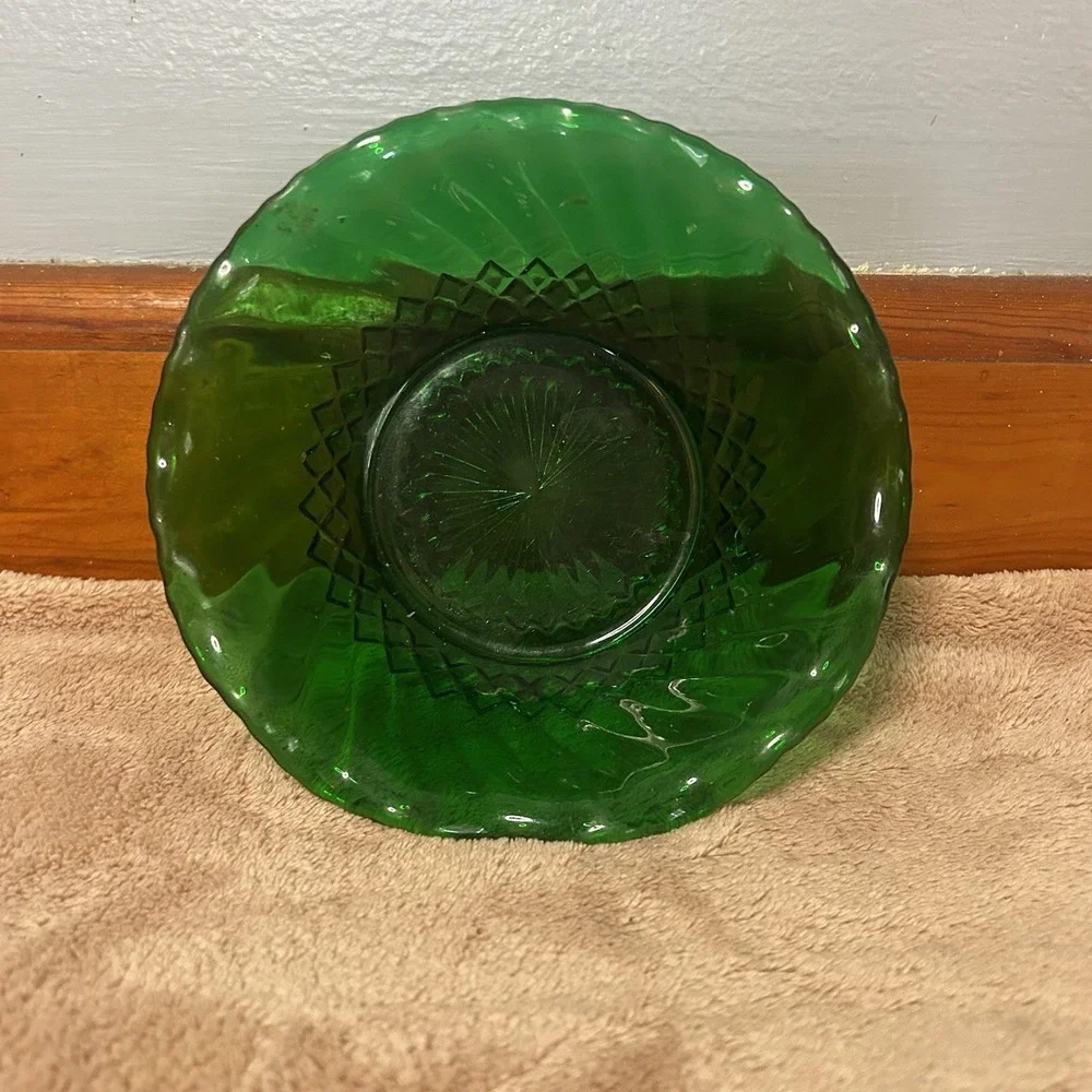 VTG Anchor Hocking Emerald Green Glass Scalloped Ruffled Bowl Diamond Swirl 6.5